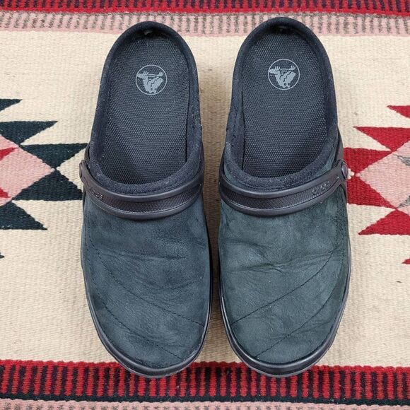 Crocs Wrapped Clogs Sz 7 Black Suede Slip On Mule Shoes Comfort Warm 10971 - Picture 2 of 9